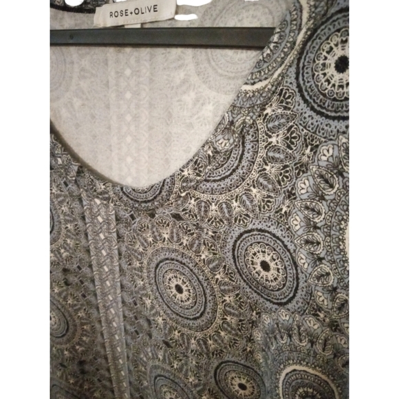 Rose & Olive Tunic All Season Geo Star Pattern w. Colorblock Hem  Flowy Plus 1X - Picture 3 of 7